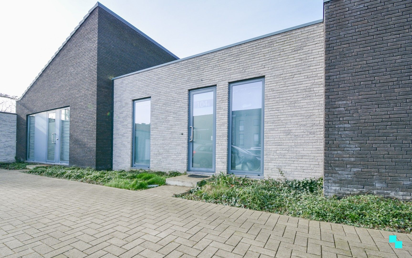 Gelijkvloerse, energiezuinige woning te Westrozebeke foto {{pictureIndex}}