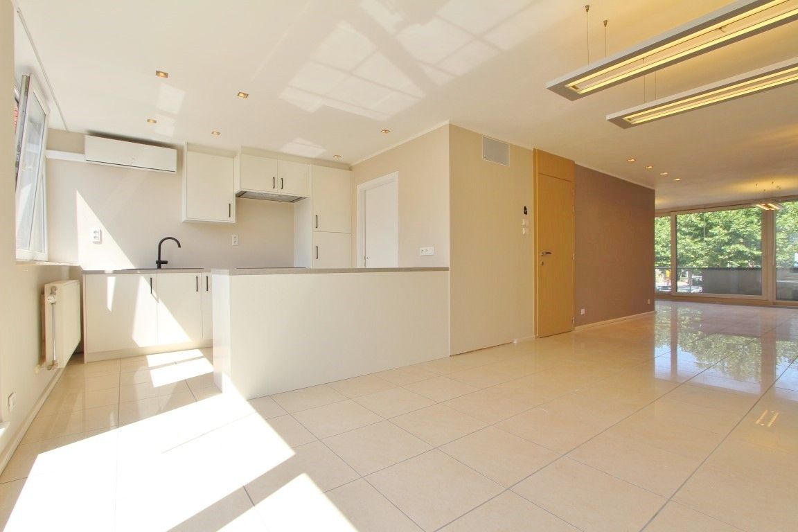 Ruim duplex appartement te huur in het centrum van Sint-Truiden foto 2