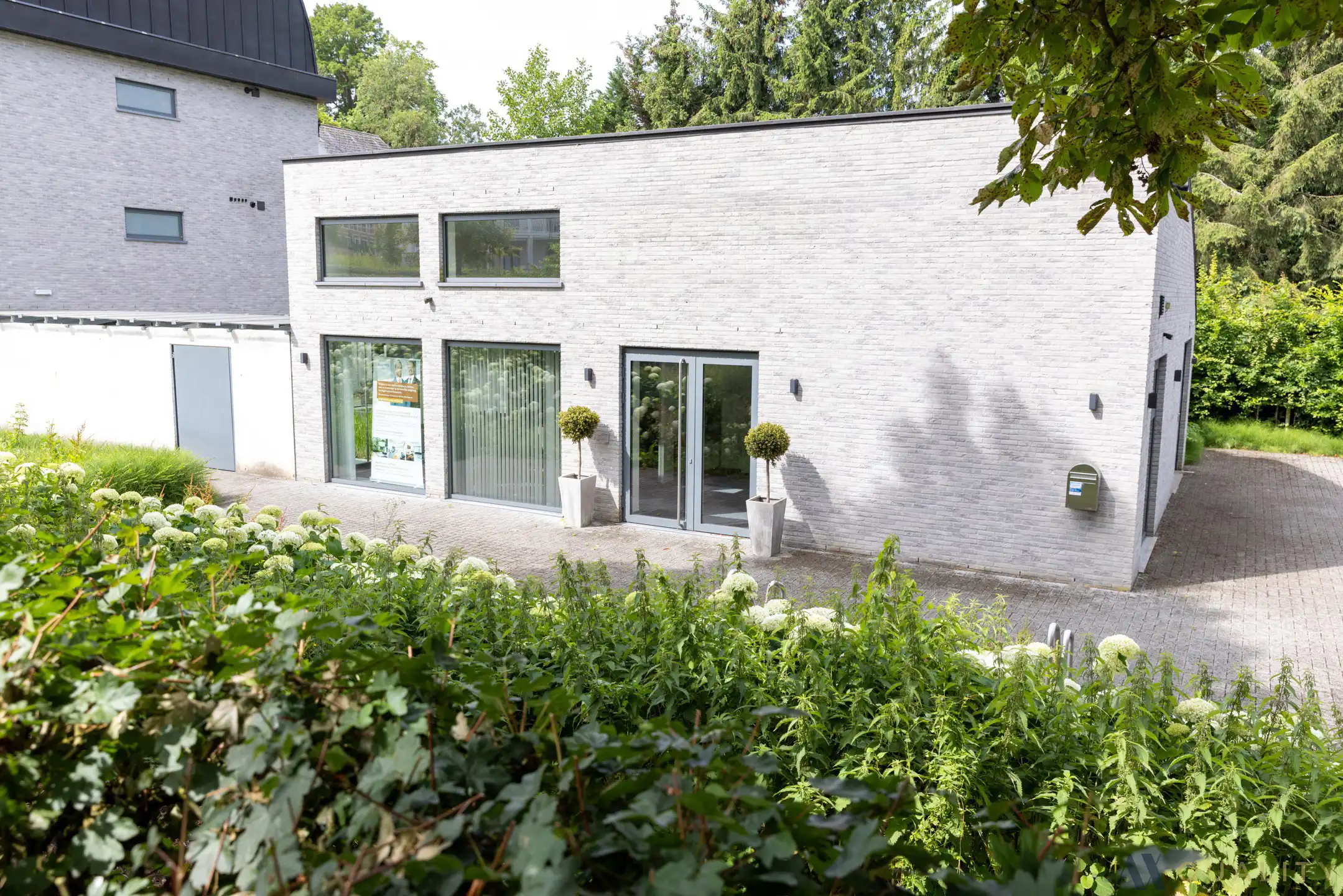 Instapklare kantoor- of praktijkruimte in het hart van Bornem foto 18