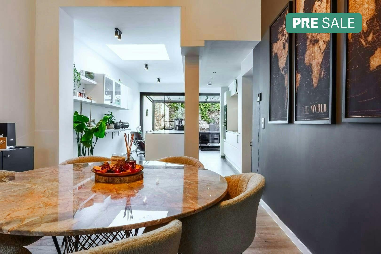 Gerenoveerd huis te koop in Ieper centrum  foto {{pictureIndex}}