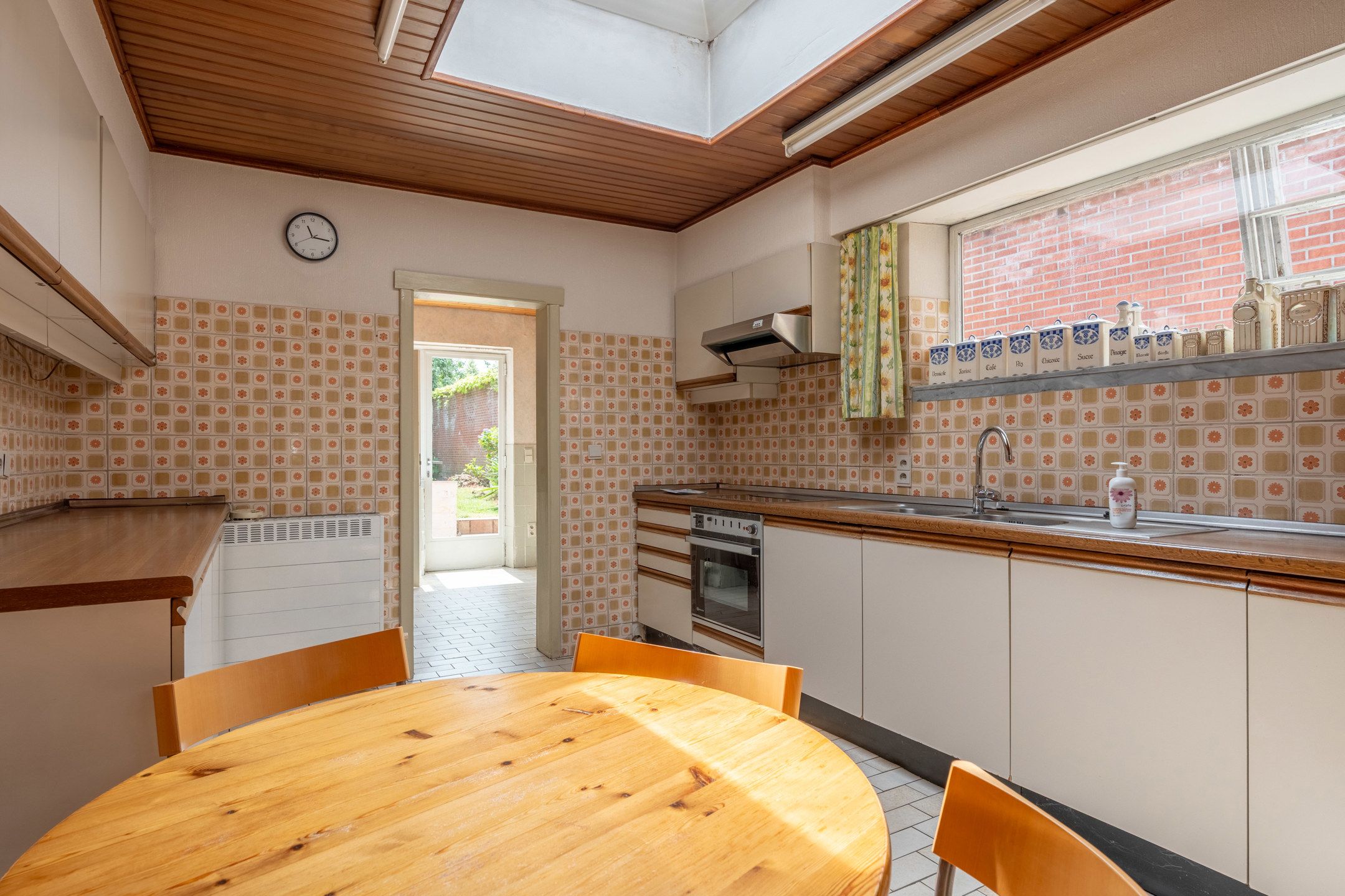 Te renoveren woning met toffe tuin en garage in het centrum foto 12