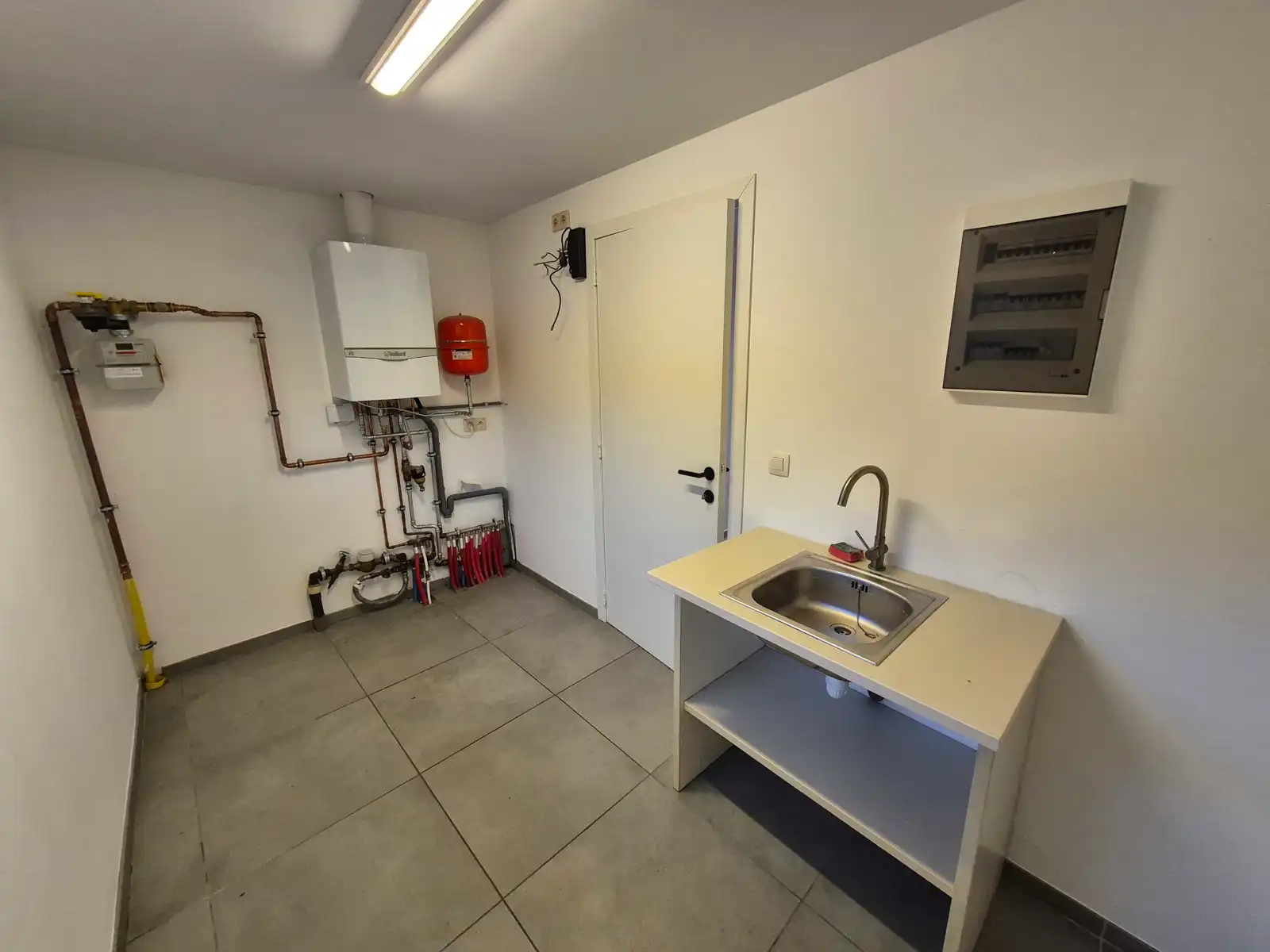 Half vrijstaande woning met drie slaapkamers foto 8