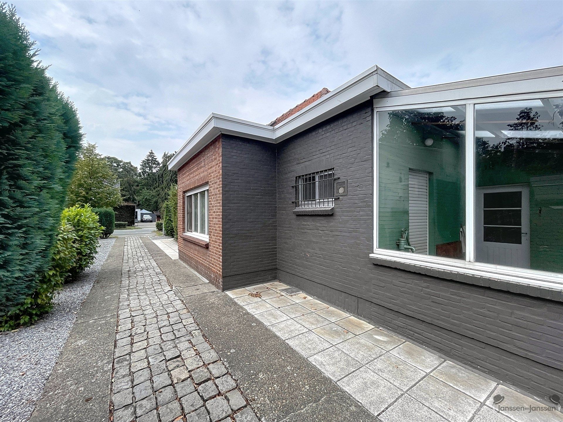 Te renoveren laagbouwwoning op ruim perceel van 585 m² – Brasschaat foto 15