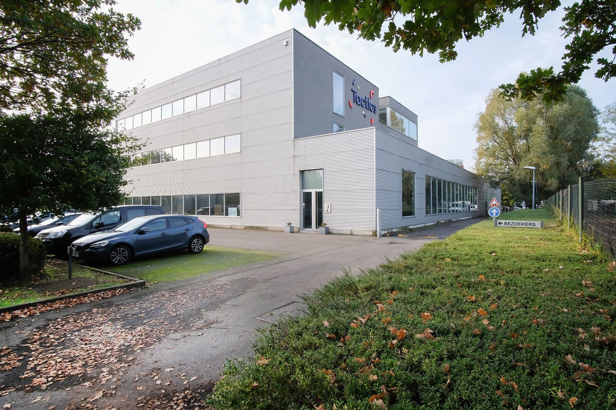 KANTOORRUIMTE TE HUUR foto {{pictureIndex}}