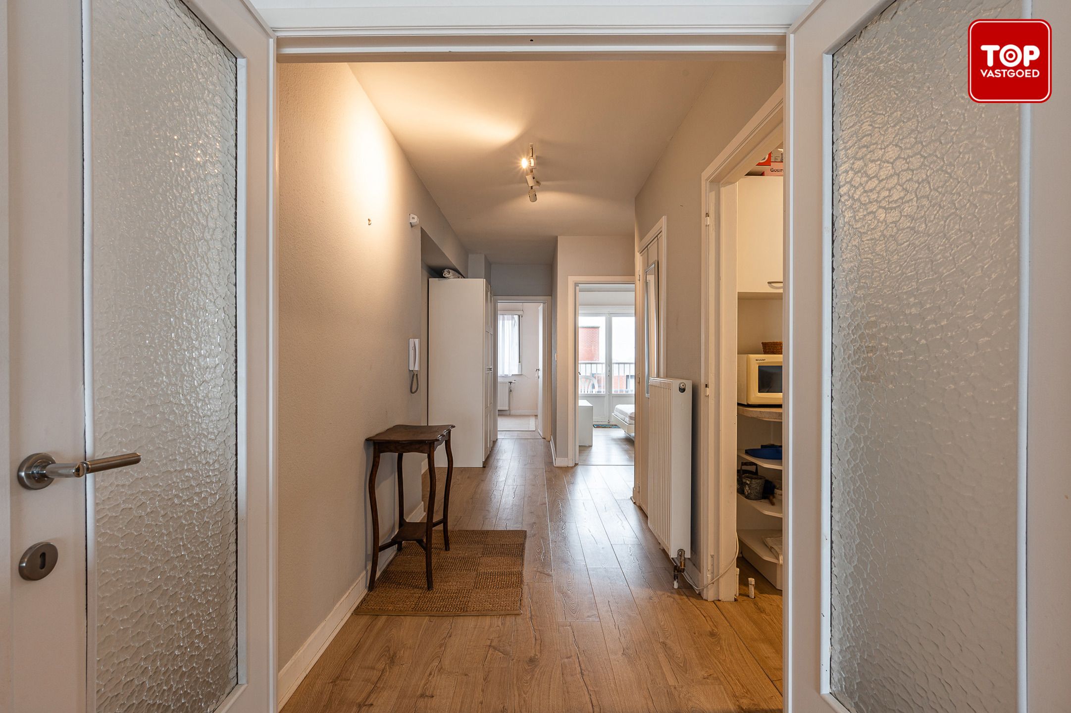 Instapklaar appartement met zeezicht op de zeedijk van koksijde foto 2