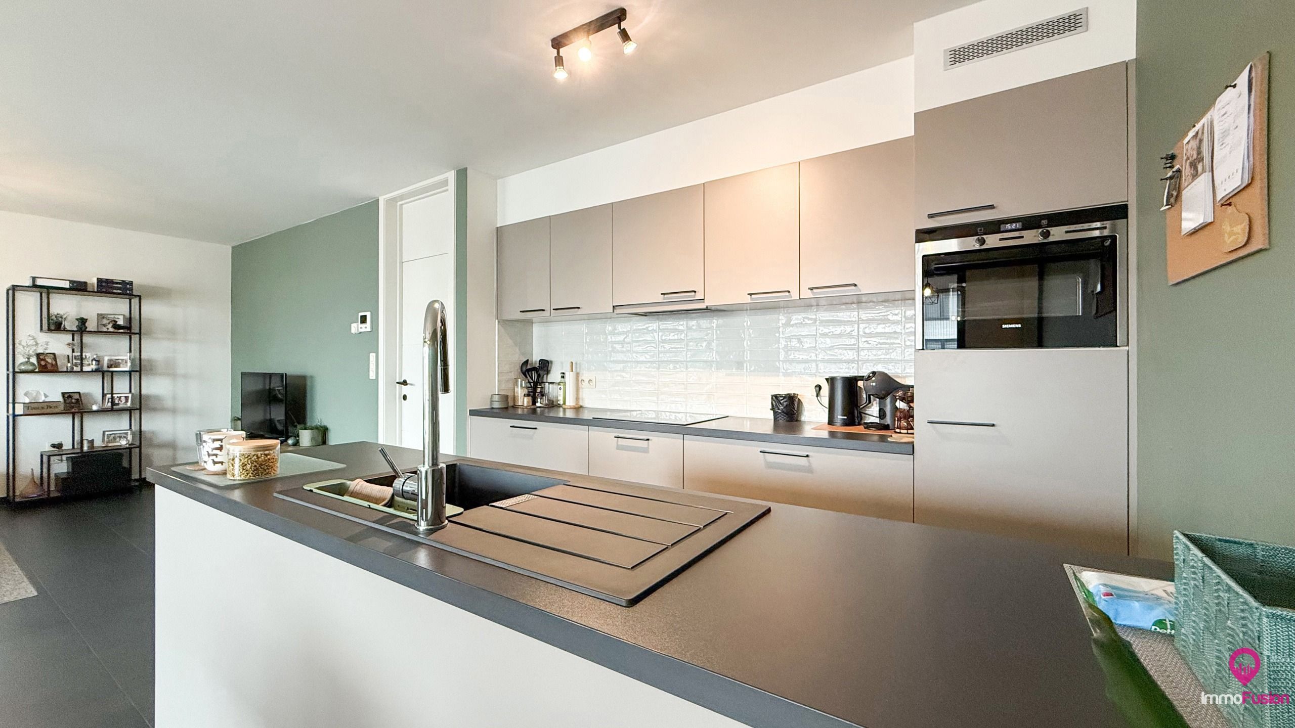 Instapklaar Appartement met 2 Slaapkamers! foto 14
