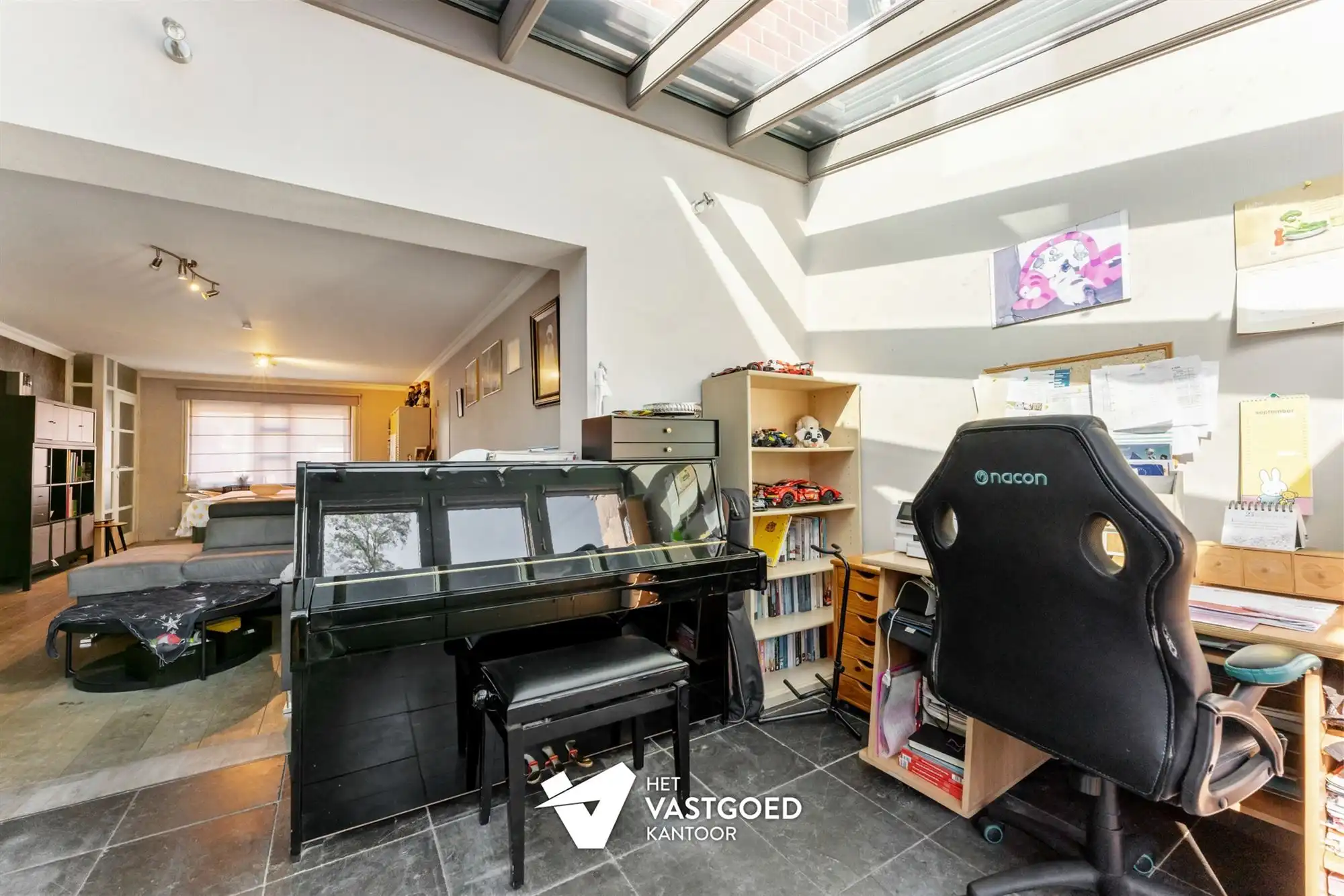 GELIJKVLOERS APPARTEMENT MET STAANPLAATS EN AFGESLOTEN GARAGE TE BERINGEN foto 15