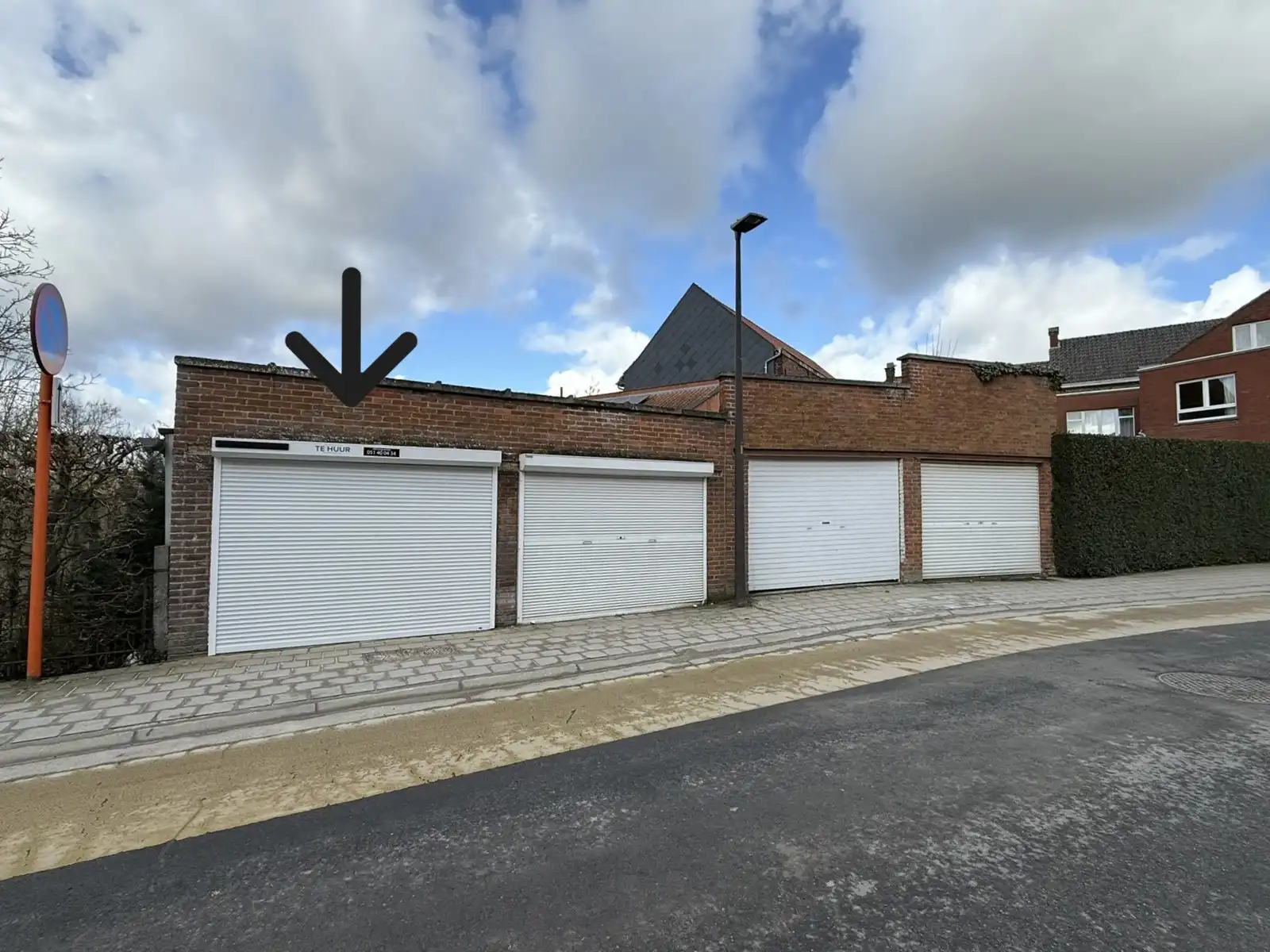 Garage gelegen in het centrum van Tielt, nabij de markt. foto 2