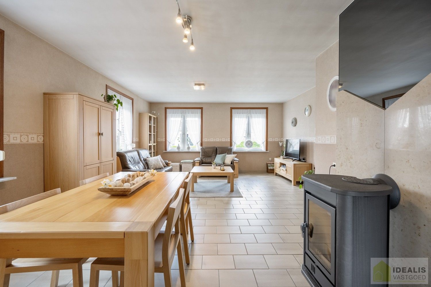 KNAPPE EN INSTAPKLARE WONING MET 4 SLAAPKAMERS, INPANDIGE ÉN VRIJSTAANDE GARAGE, HEERLIJK TERRAS OMGEVEN DOOR EEN PRACHTIGE TUIN foto 13