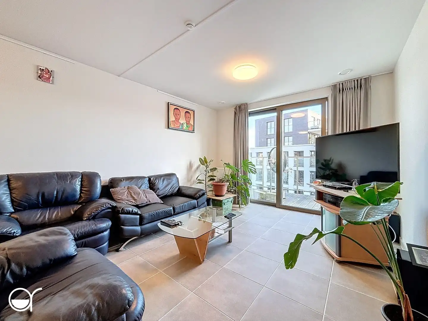 Assistentieflat met één slaapkamer en ruim terras foto 4
