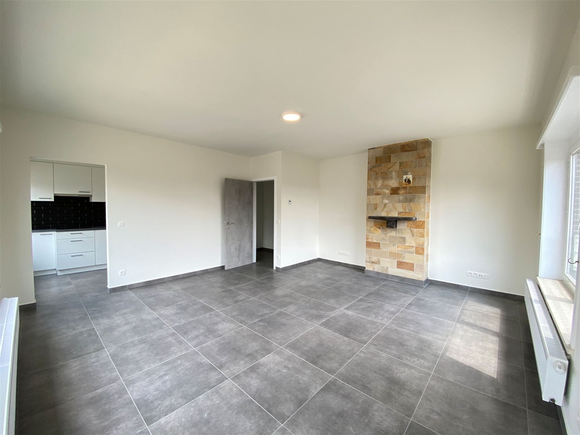 Gerenoveerd appartement met garagebox te Wondelgem  foto 6