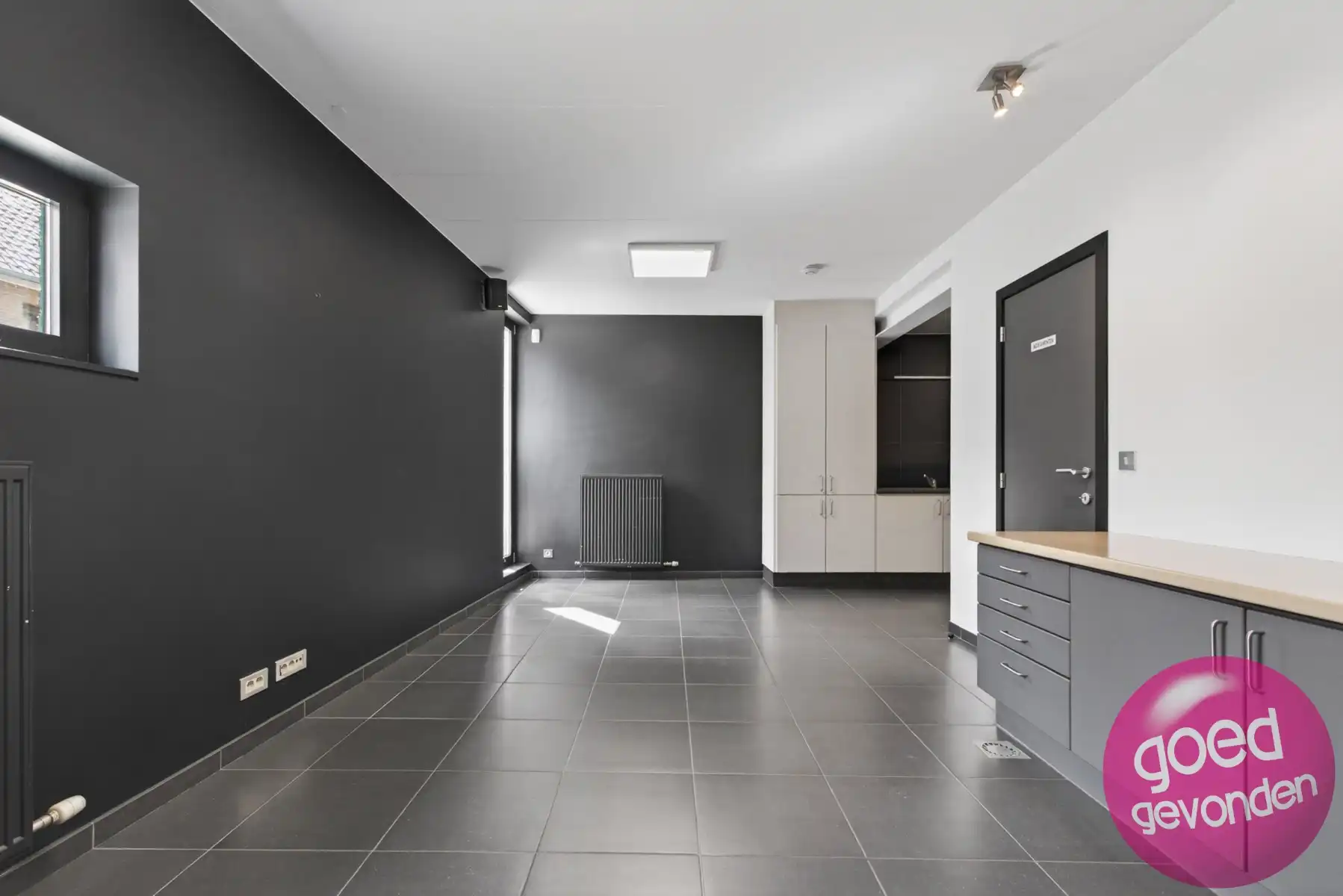 HANDEL-KANTOOR 140 M² - INSTAPKLAAR - PARKING  foto 14