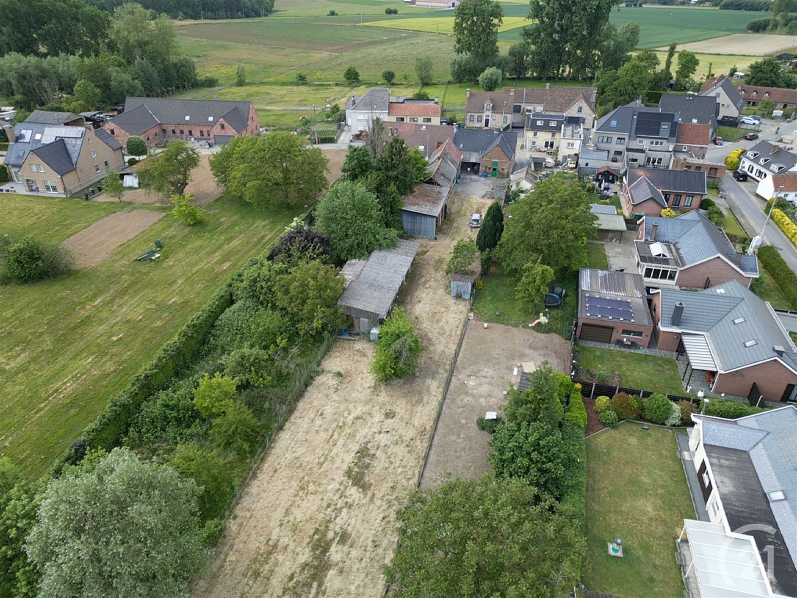 Te renoveren 3 gevelwoning met stallen en tuin op 17are22 foto 4