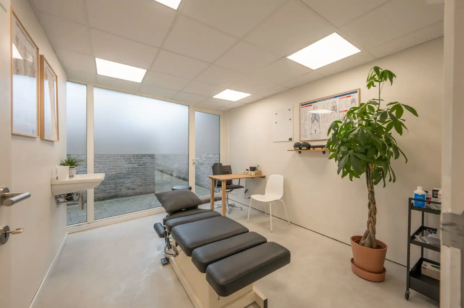 Commerciële toplocatie in Brugge – veelzijdige handelsruimte met tal van mogelijkheden! foto 4