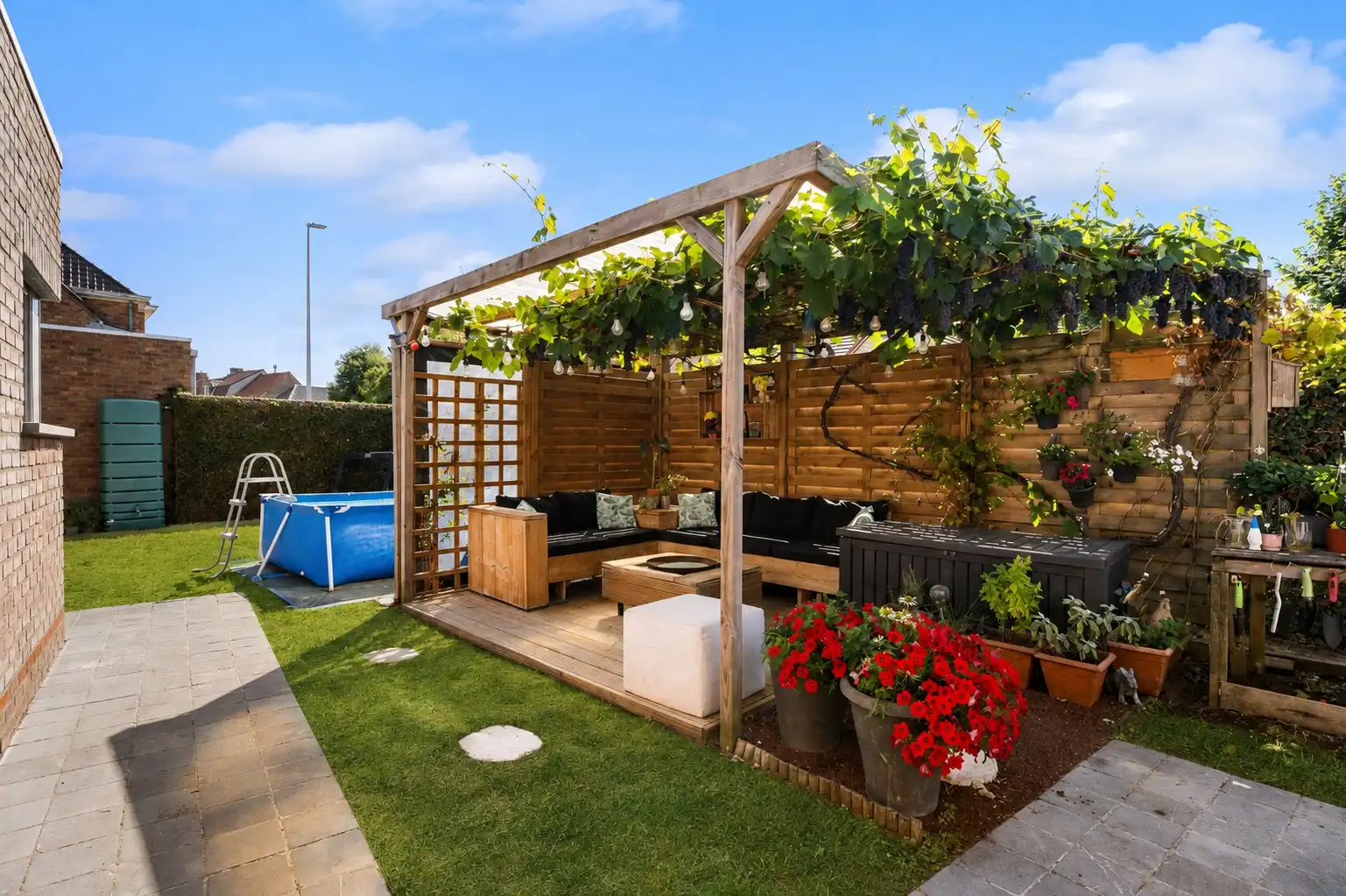 Karaktervolle gezinswoning met tuin en garage foto 16