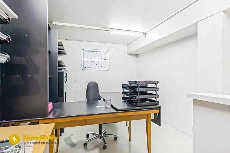 Ruime handelswoonst te koop in de dorpskern van Destelbergen foto 6