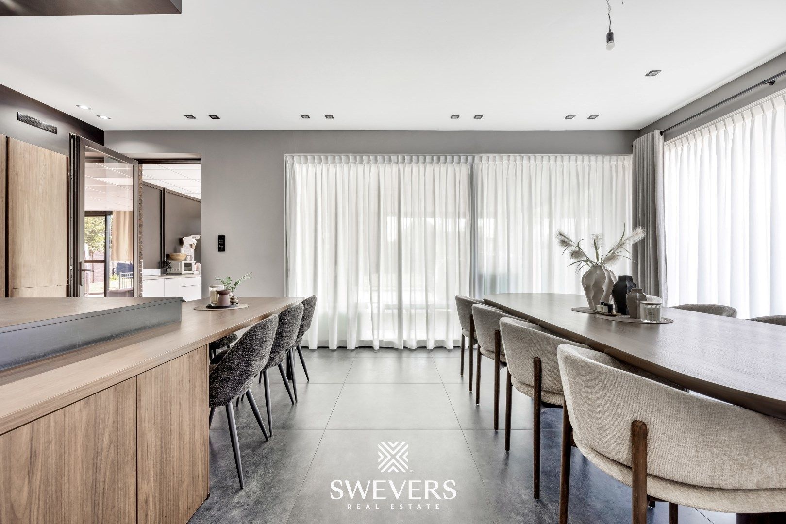 Stijlvol wonen op een ruim perceel met 4 slaapkamers en topafwerking foto 13