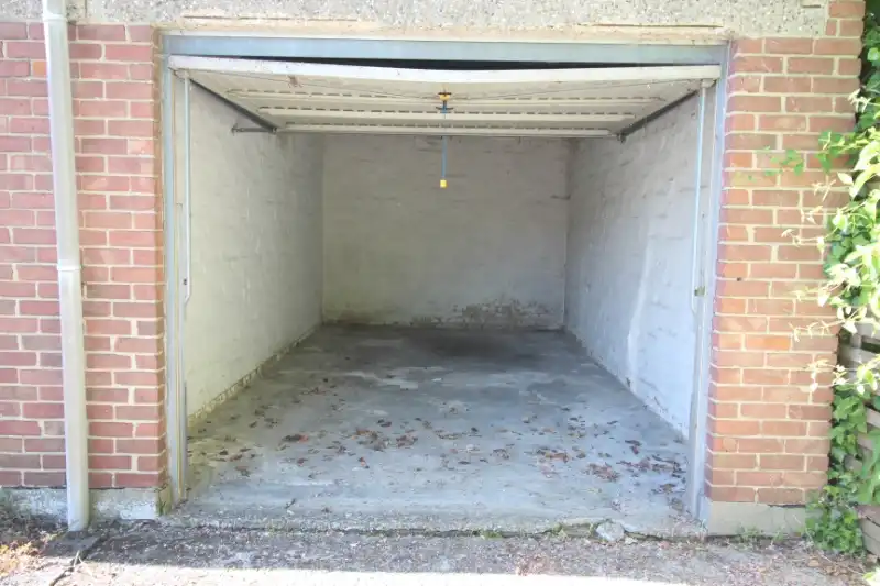 Ideale garage te koop in Sint-Amandsberg - Perfecte oplossing voor uw parkeermogelijkheden! foto 2