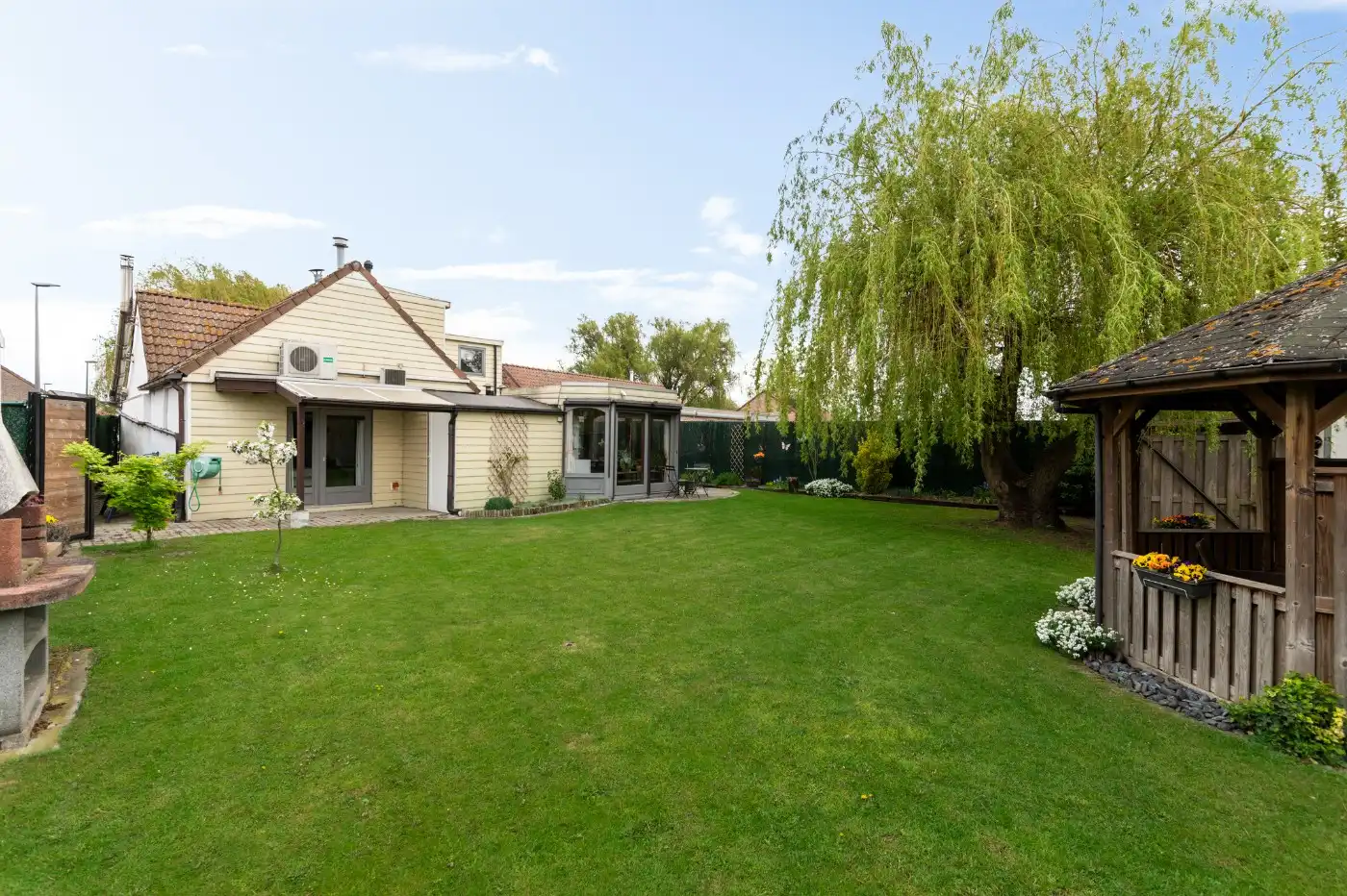 Top gelegen, charmante, vrijstaande woning met 3 slpk. en prachtige zuid-tuin foto 28