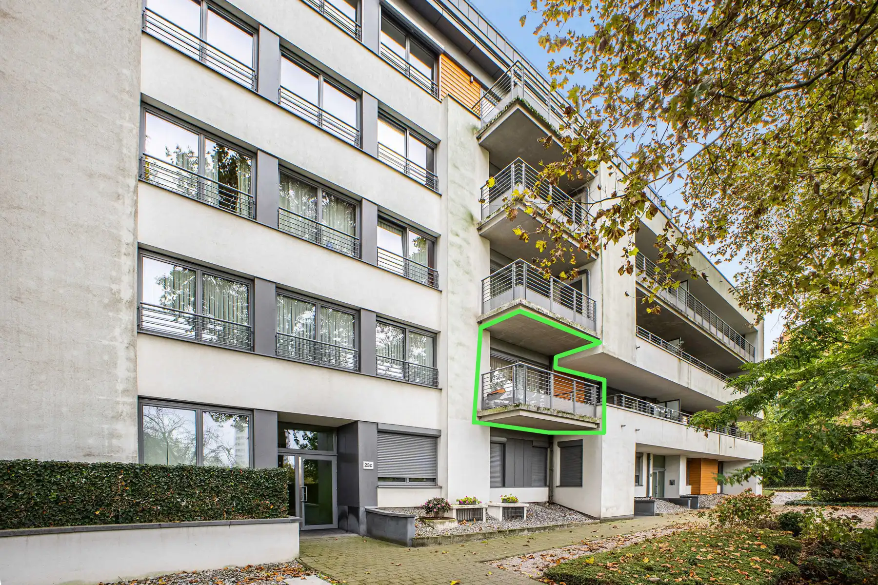 Appartement met 2 slaapkamers, terras, kelder en staanplaats foto {{pictureIndex}}