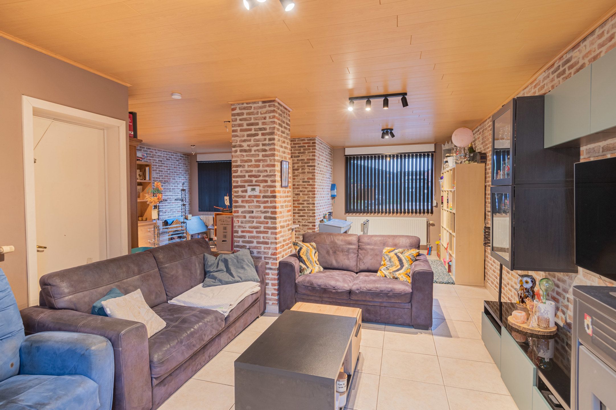 Lichtrijke woning met 4 slaapkamers in hartje Blaasveld foto 2