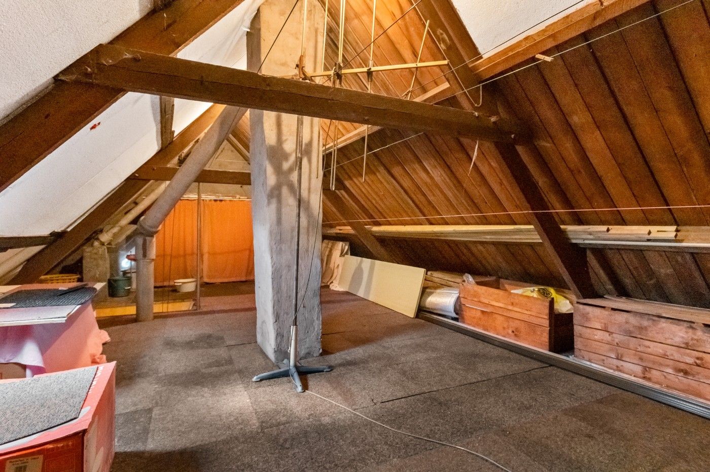 Tof gelegen, te renoveren woning met 2 slpk., garage en tuin foto 25