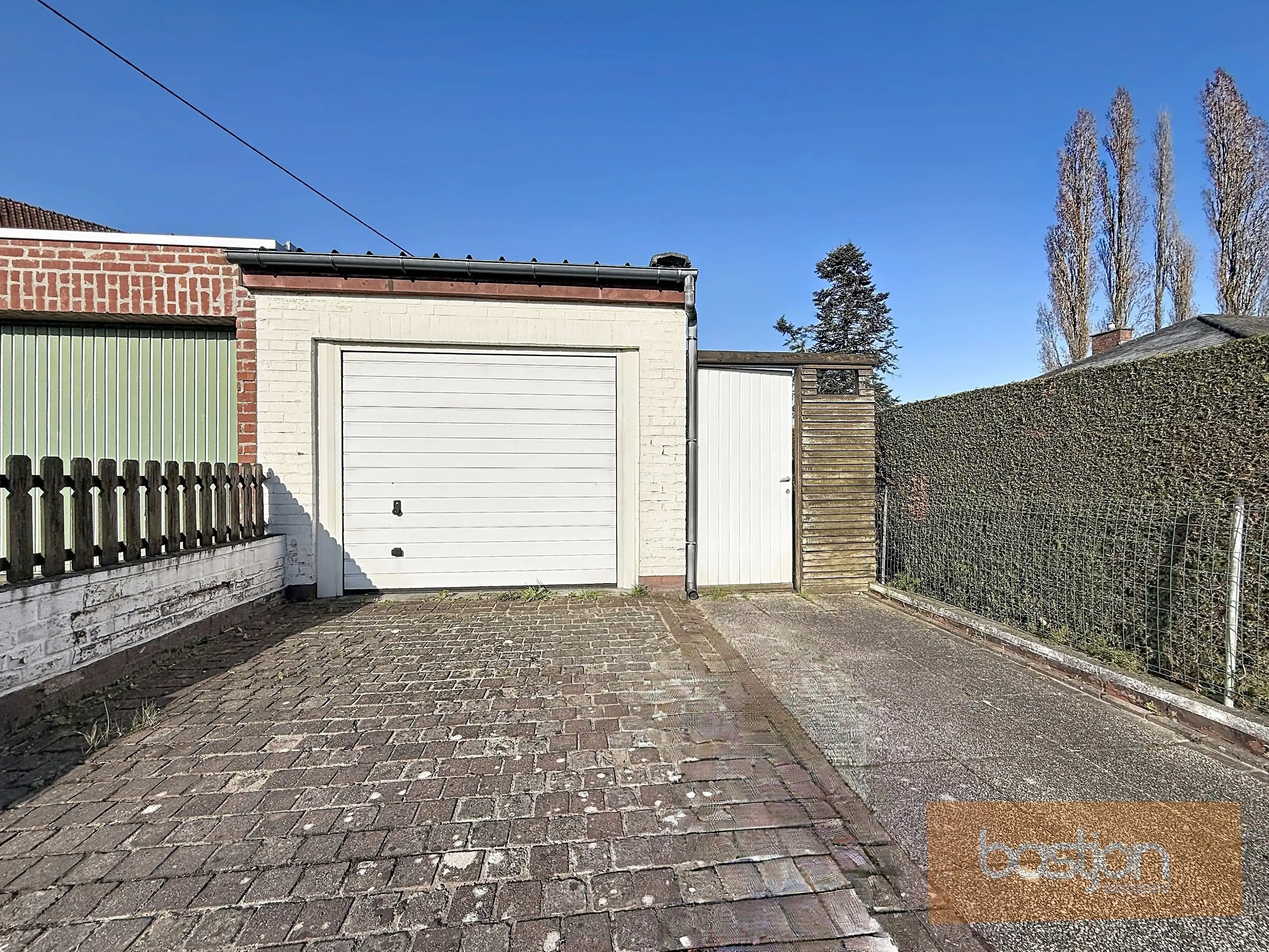 Te renoveren woning met goede ligging foto 17