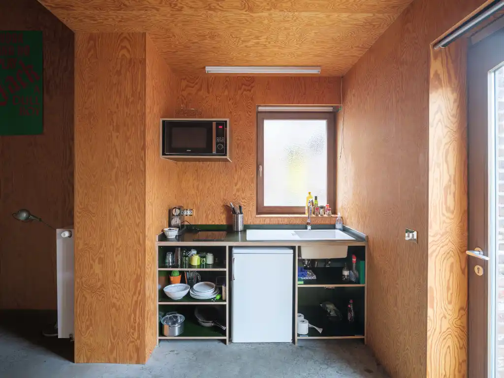 Uniek vastgoed! Exclusieve en creatieve site met twee kantoorruimtes, een polyvalent handelspand, een short-staystudio en een bijzonder architecturale split-levelwoning met ruime tuin, op een boogscheut van het stadscentrum. foto 29