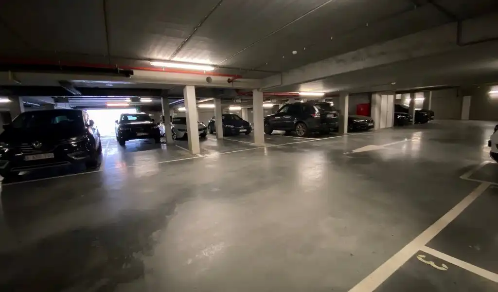 Instapklaar kantoor met terras te huur aan afrit E40 in Sint-Denijs-Westrem  foto 15