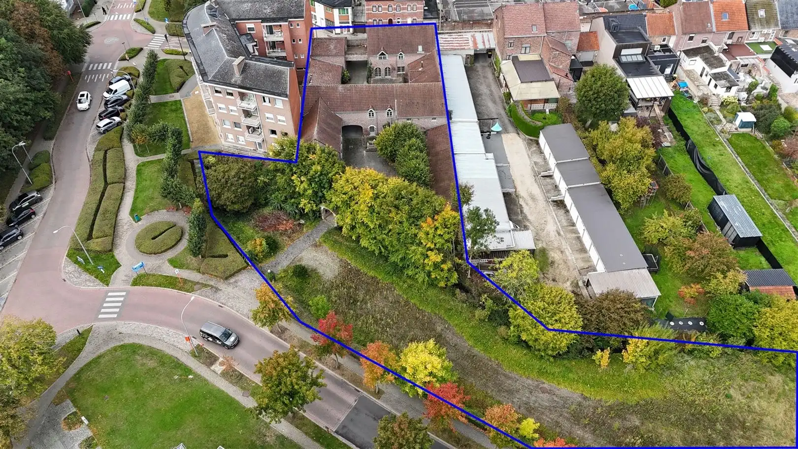 Handelscomplex met appartement in centrum Landen foto 3