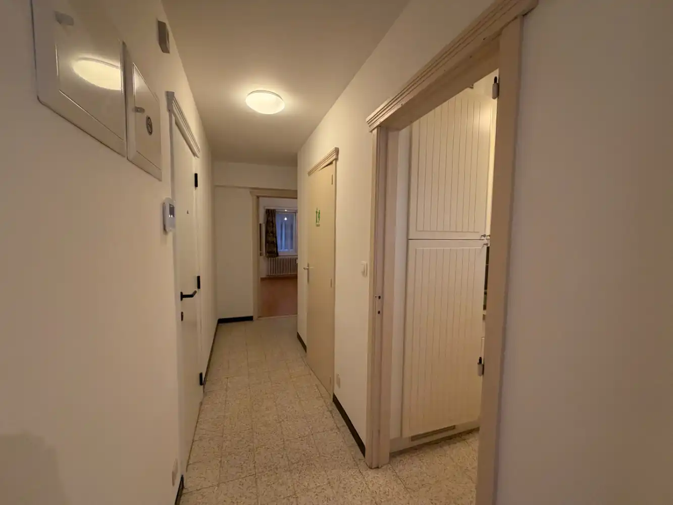 Instapklaar goed onderhouden appartement met één slaapkamer in het hartje van Blankenberge. Dichtbij het strand, het commercieel centrum en het openbaar vervoer. foto 9