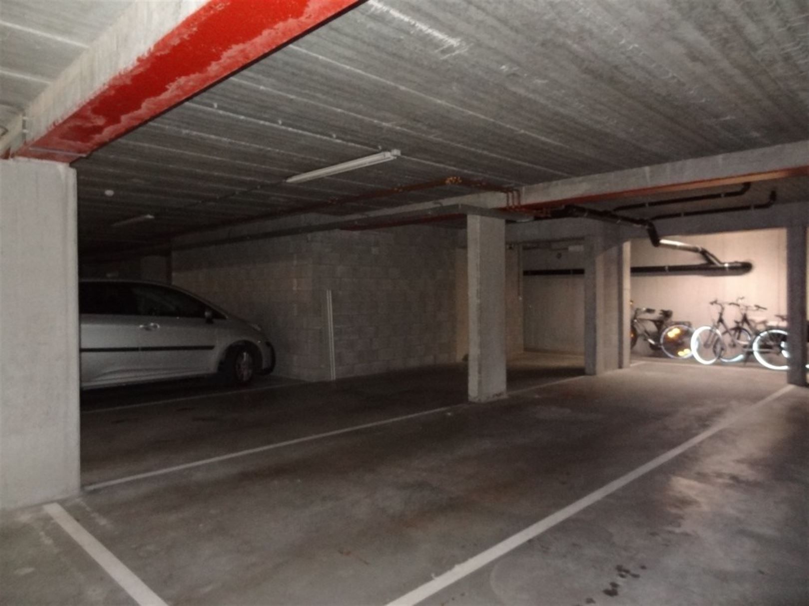 Ruime dubbele autostaanplaats. foto 4