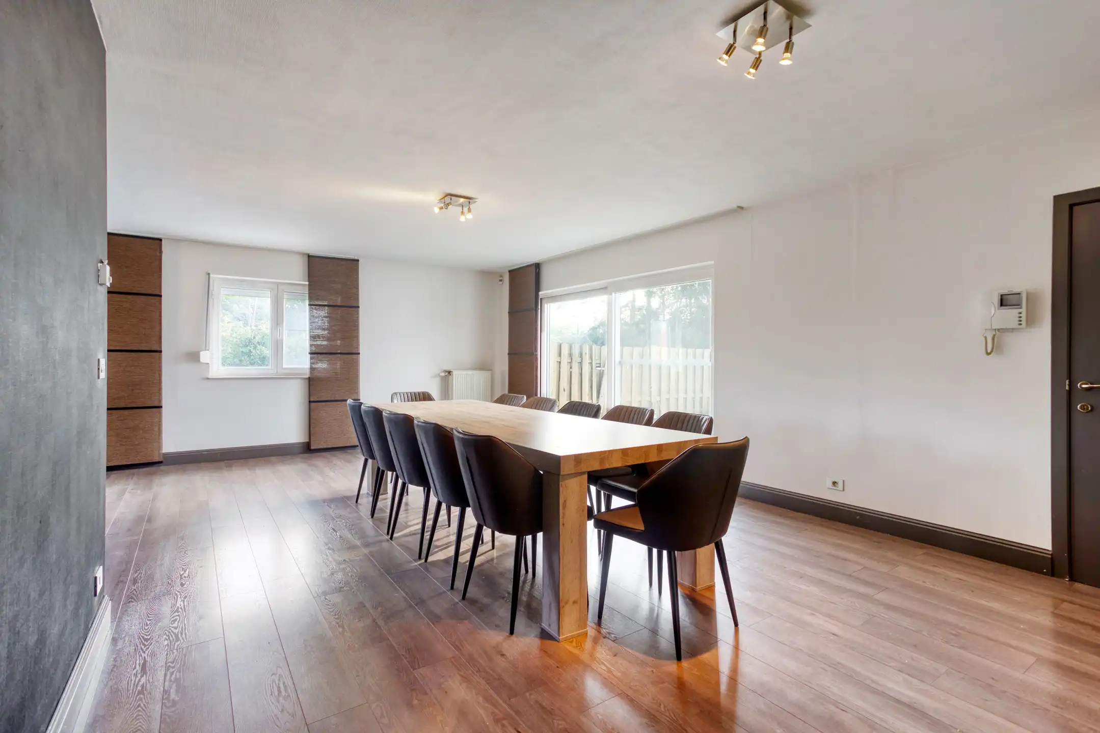Uitzonderlijk ruim appartement met private tuin, terras en 2 parkeerplaatsen foto 7
