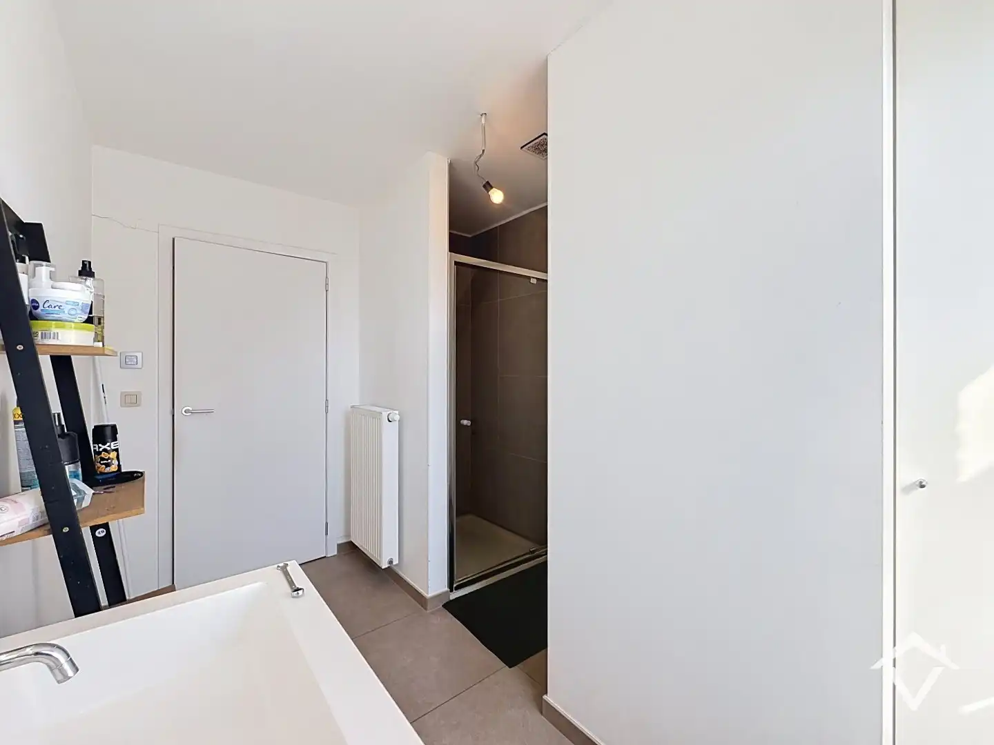 Bel-étagewoning met 2 slaapkamers, zonnig dakterras en ruime garage te centrum Roeselare foto 17
