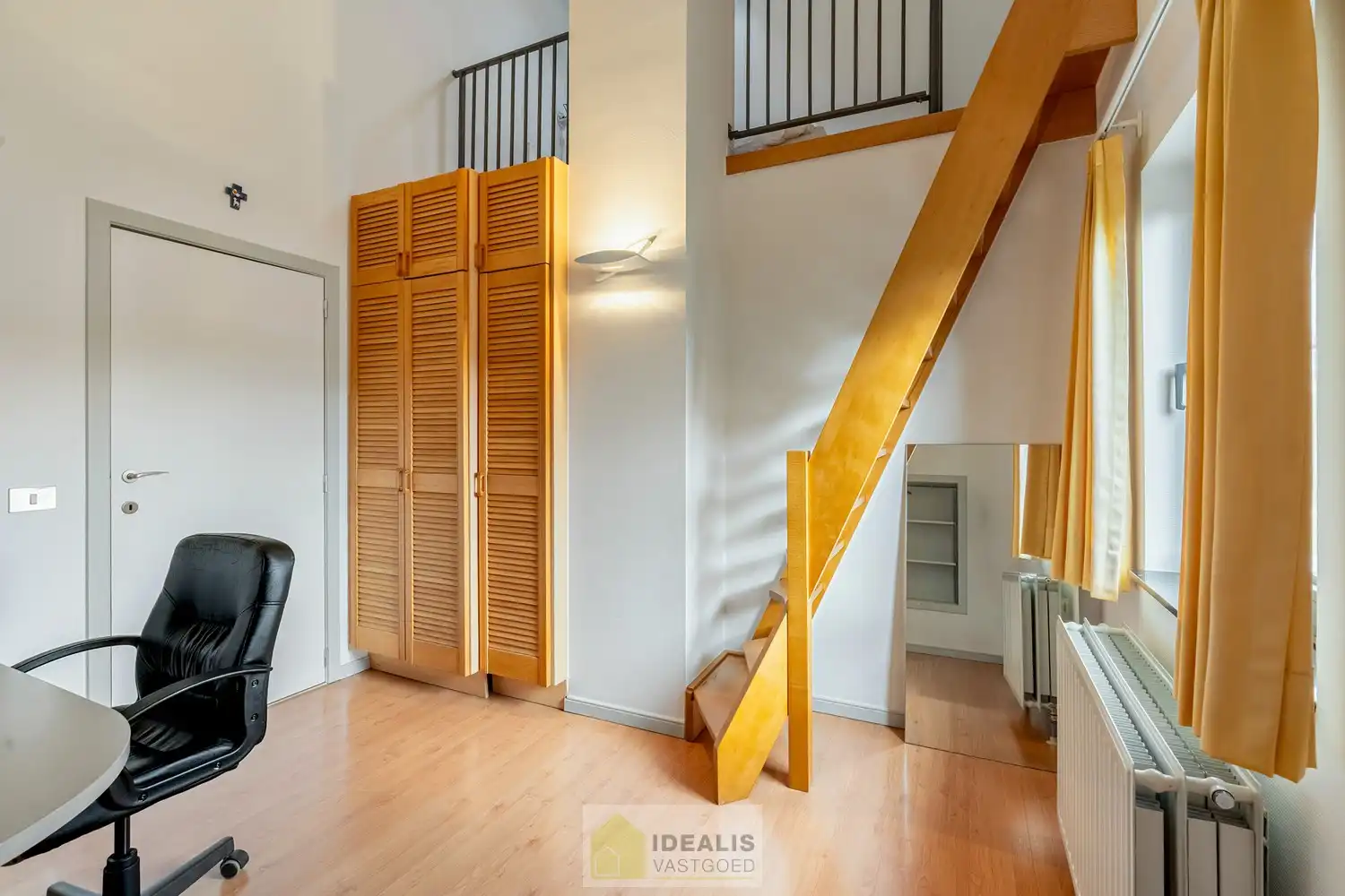 EXTRA RUIME VILLA MET EEN PRACHTIG LICHTRIJKE LEEFRUIMTE, RUIME KEUKEN, 4 SLAAPKAMERS, 2 BADKAMERS EN EEN RUIM PRAKTIJK/KANTOORGEDEELTE OP EEN RIANT EN CENTRAAL PERCEEL VAN MAAR LIEFST 16A 27CA OP EEN GUNSTIGE LOCATIE NABIJ HET CENTRUM VAN ACHEL! foto 34