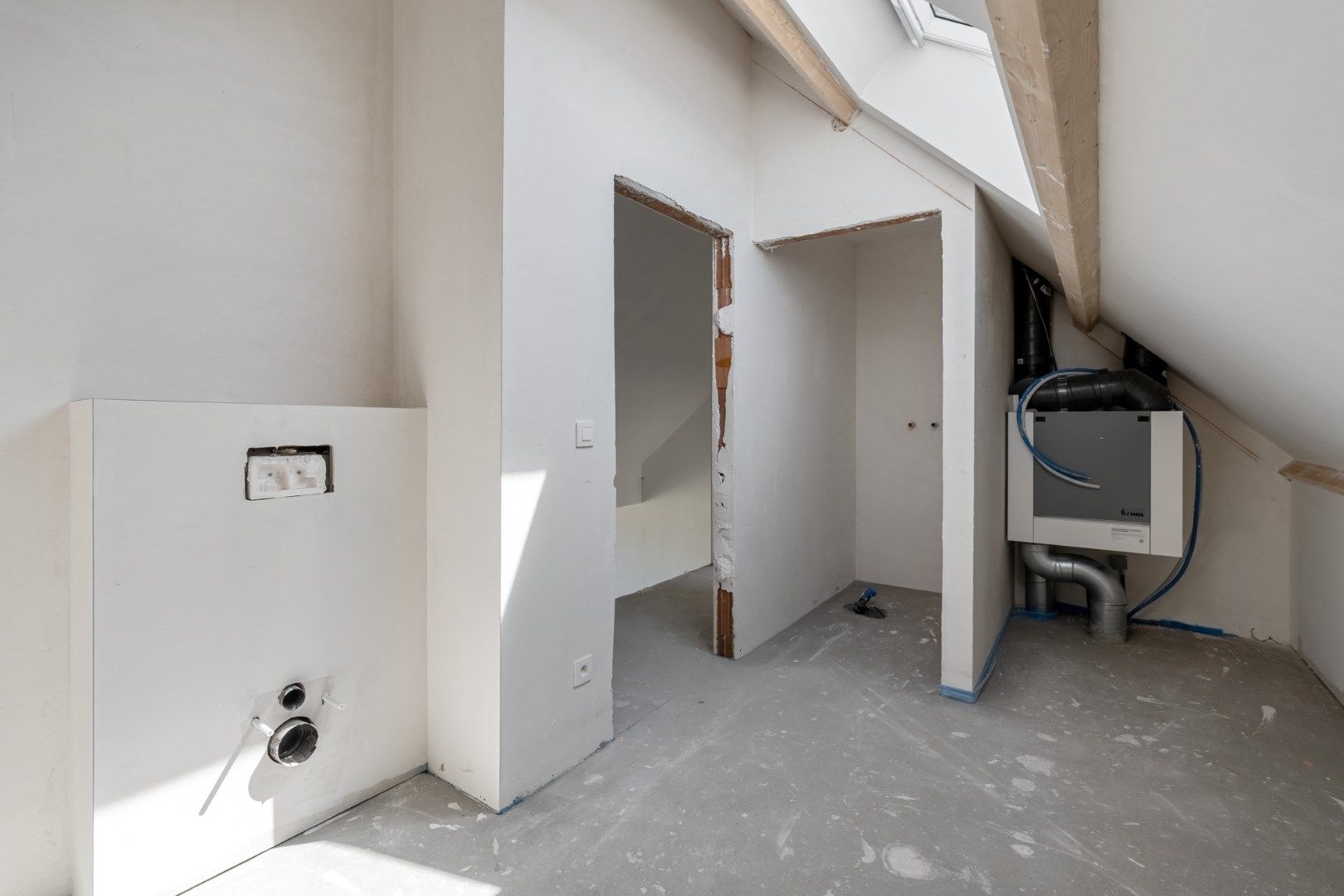 Exclusieve halfvrijstaande woning te koop na transformatie van bestaande hoeve naar 2 casco+ BEN-woningen!  foto 22