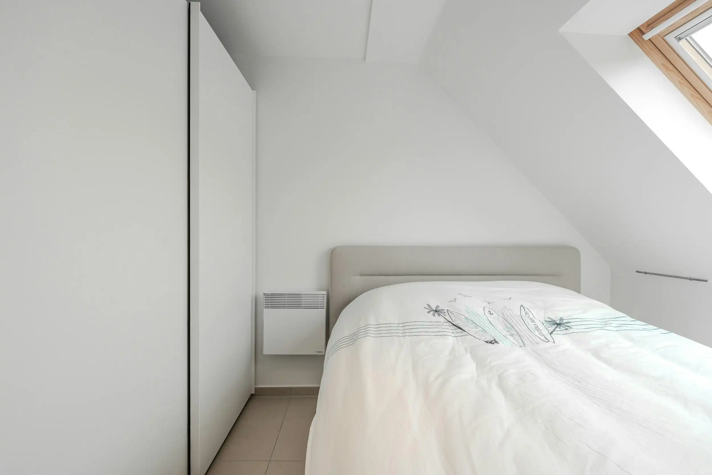 Recent éénslaapkamer appartement met terras vlakbij Zeedijk! foto 16