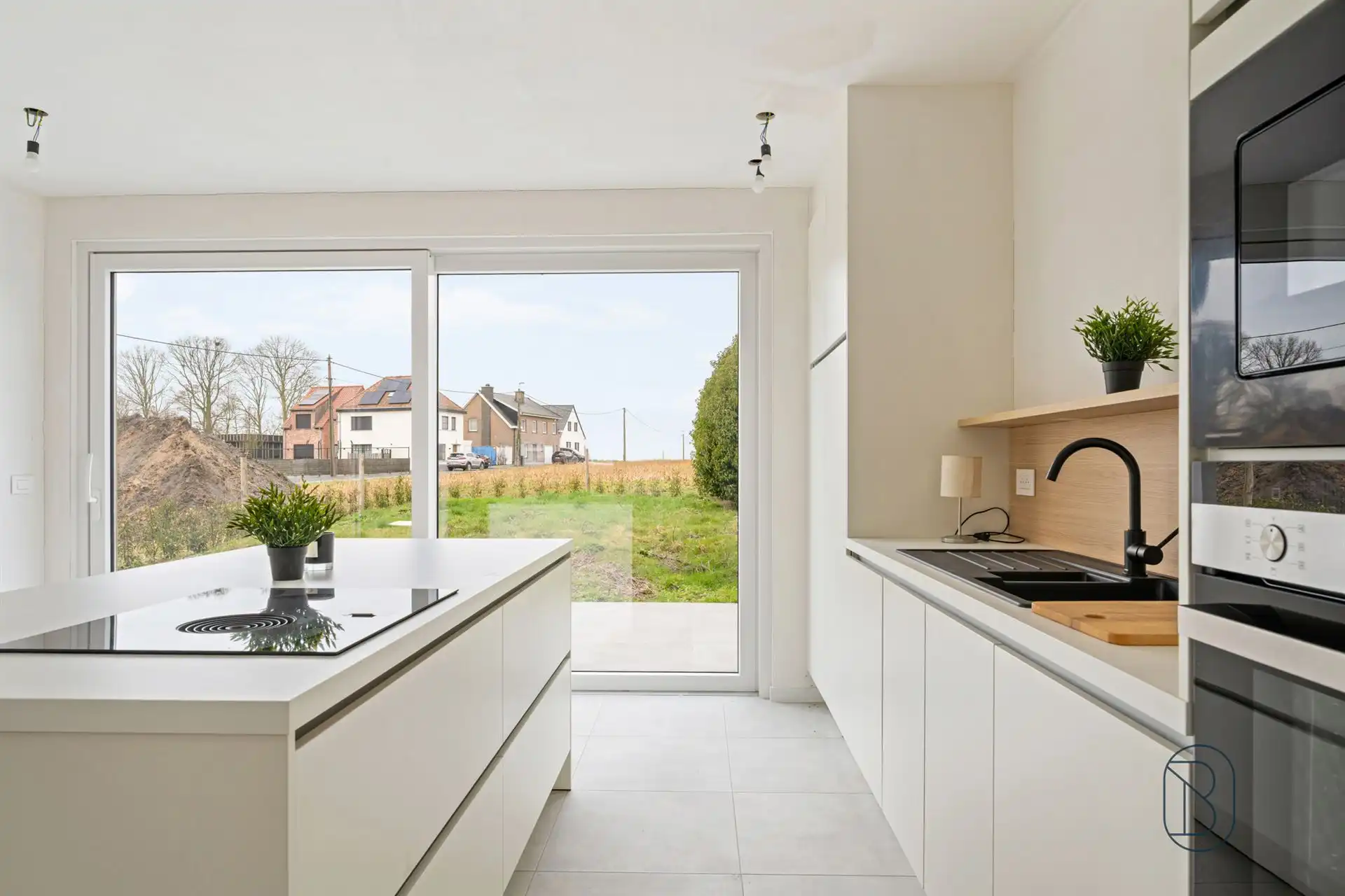 Instapklare woning met tuin en open zicht foto 5