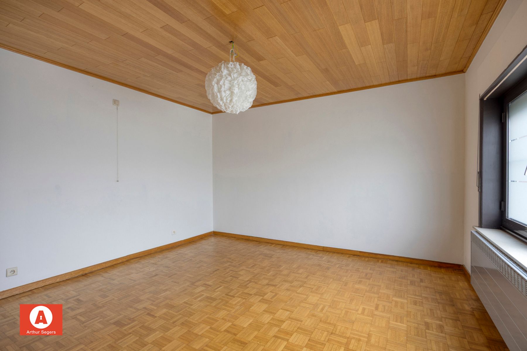 Instapklare en solide woning nabij het centrum van Opstal foto 13