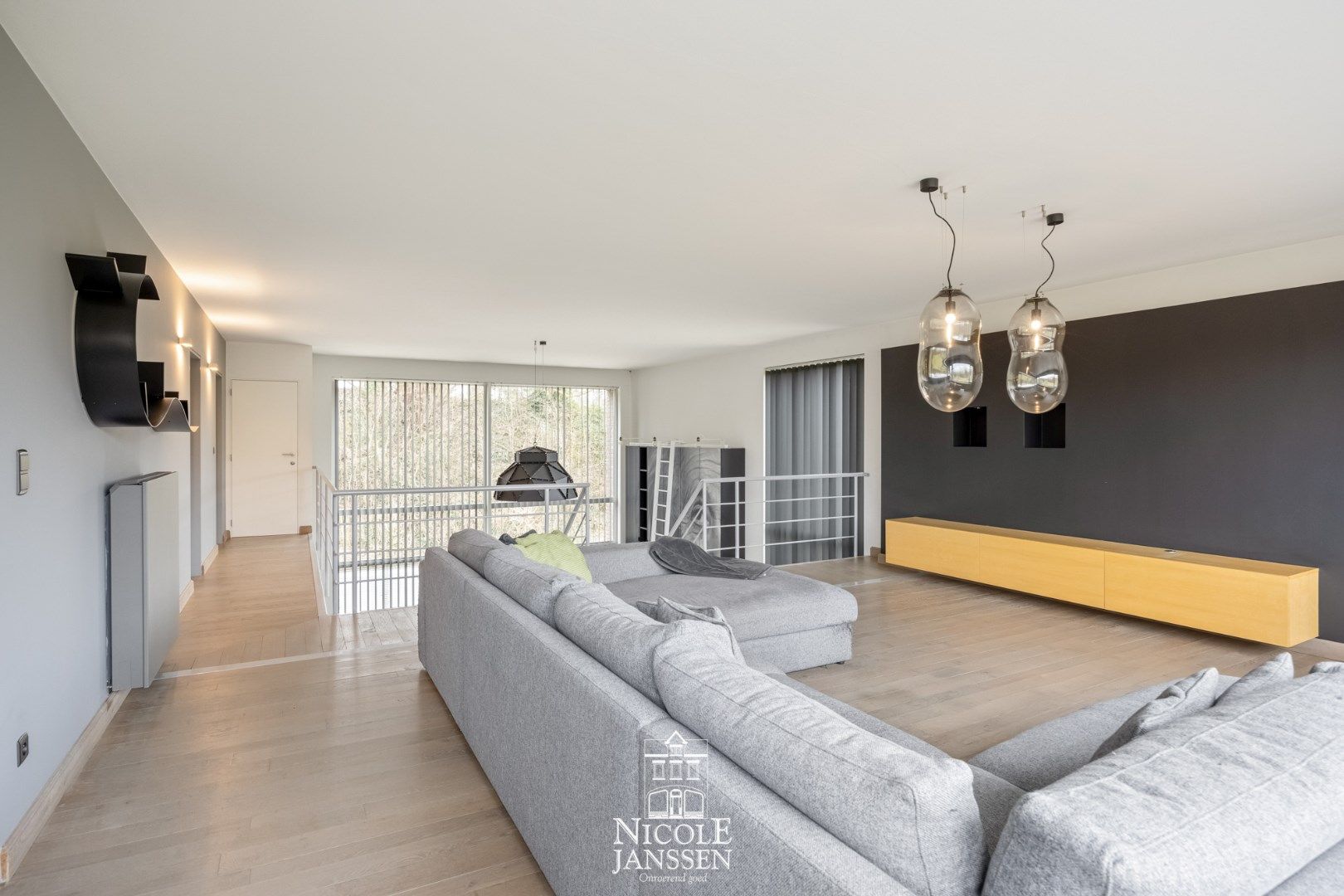Zeer moderne en luchtige woning in een rustige, groene omgeving foto 15