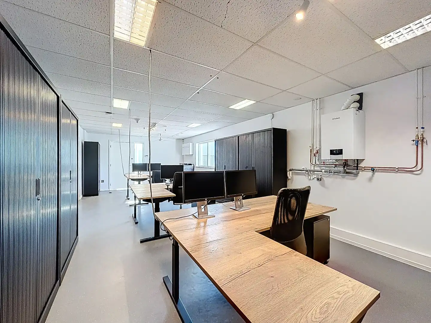 Uniek multifunctioneel object met bedrijfsruimte, kantoor, mancave en ruim appartement foto 7