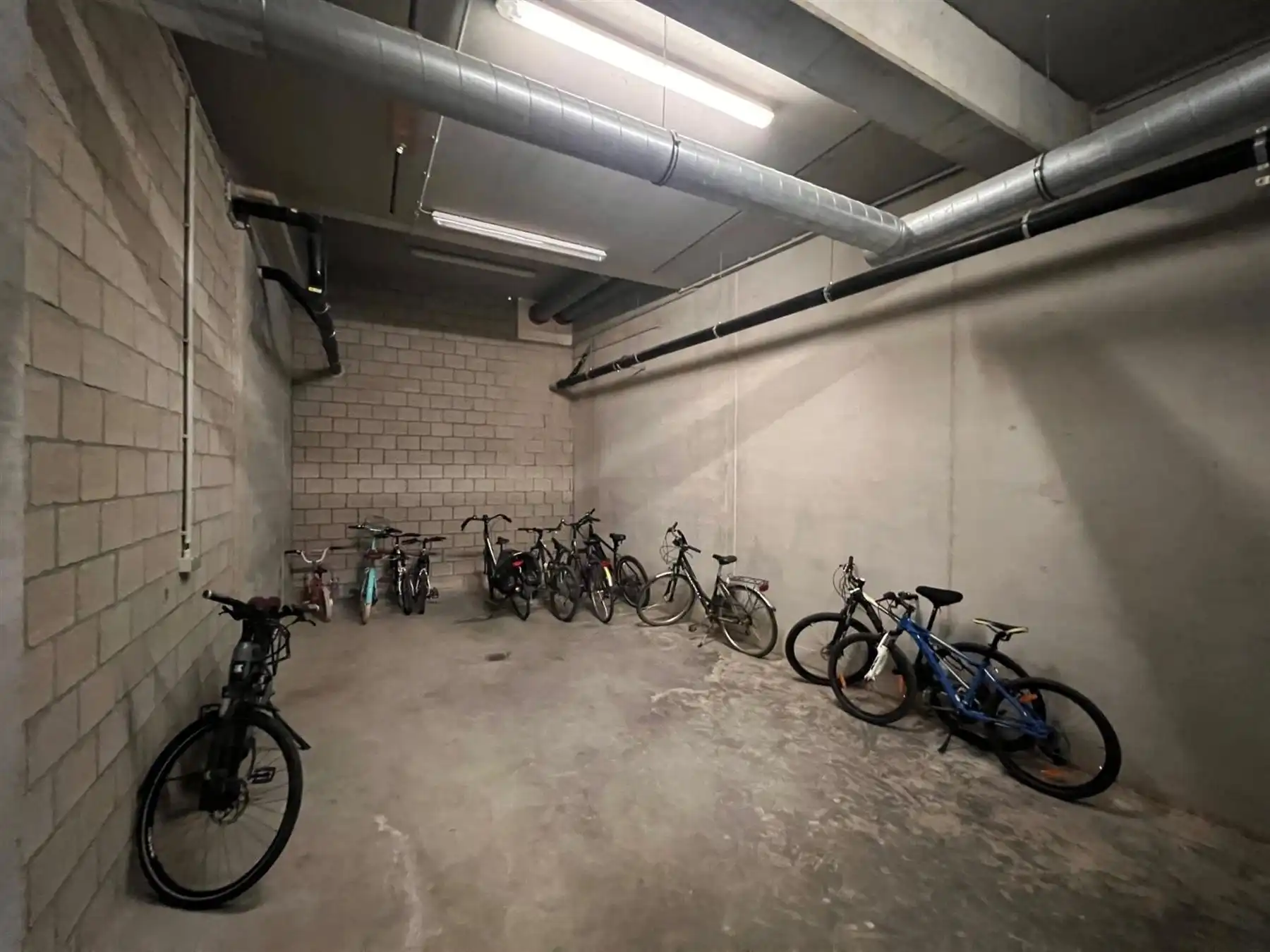 Ruim en stijlvol appartement te huur in Residentie IJsfabriek, centrum Strombeek-Bever foto 12