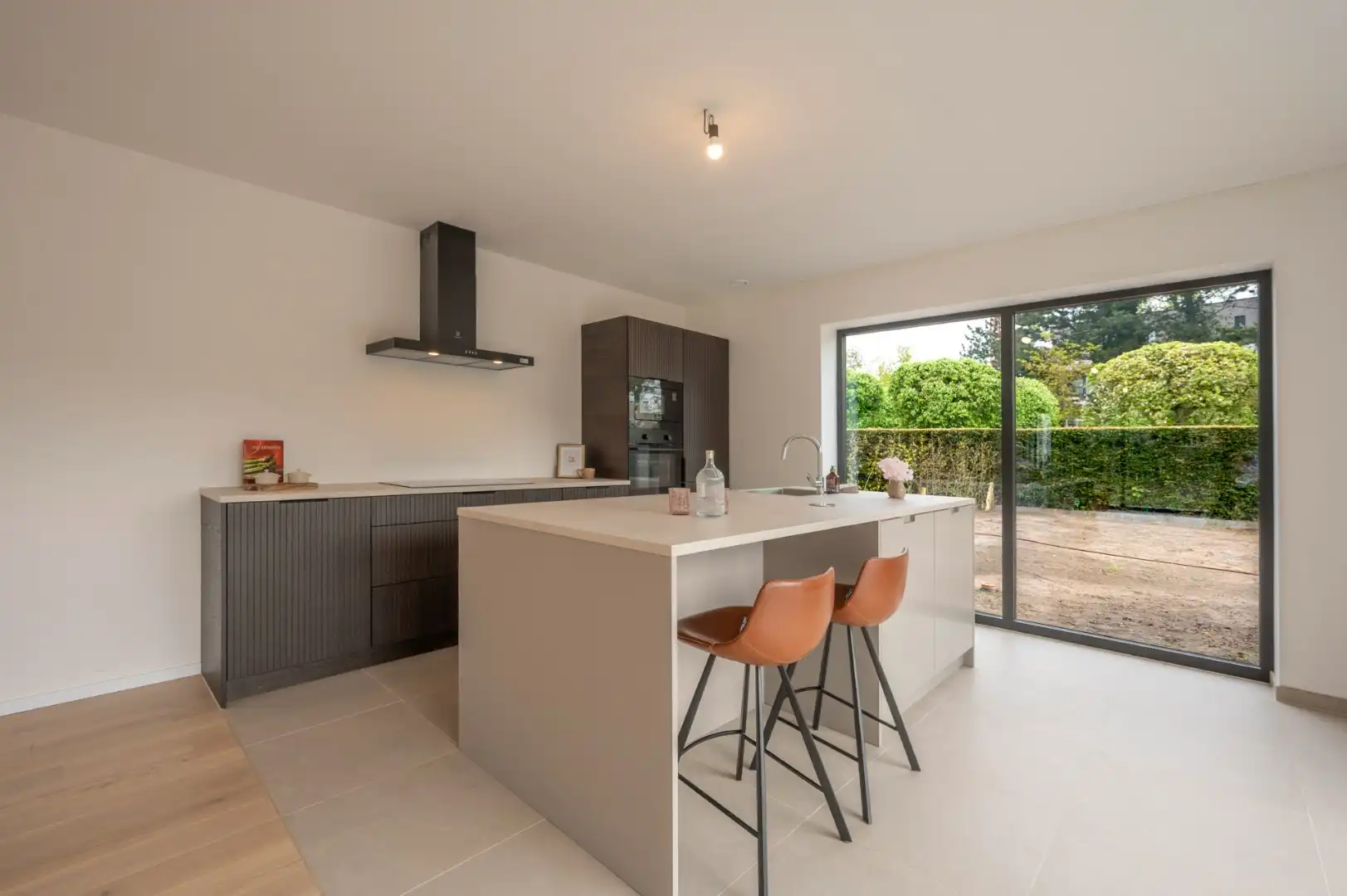 Wonen in alle rust, unieke koopkans midden het centrum in Sijsele (Damme). foto 2