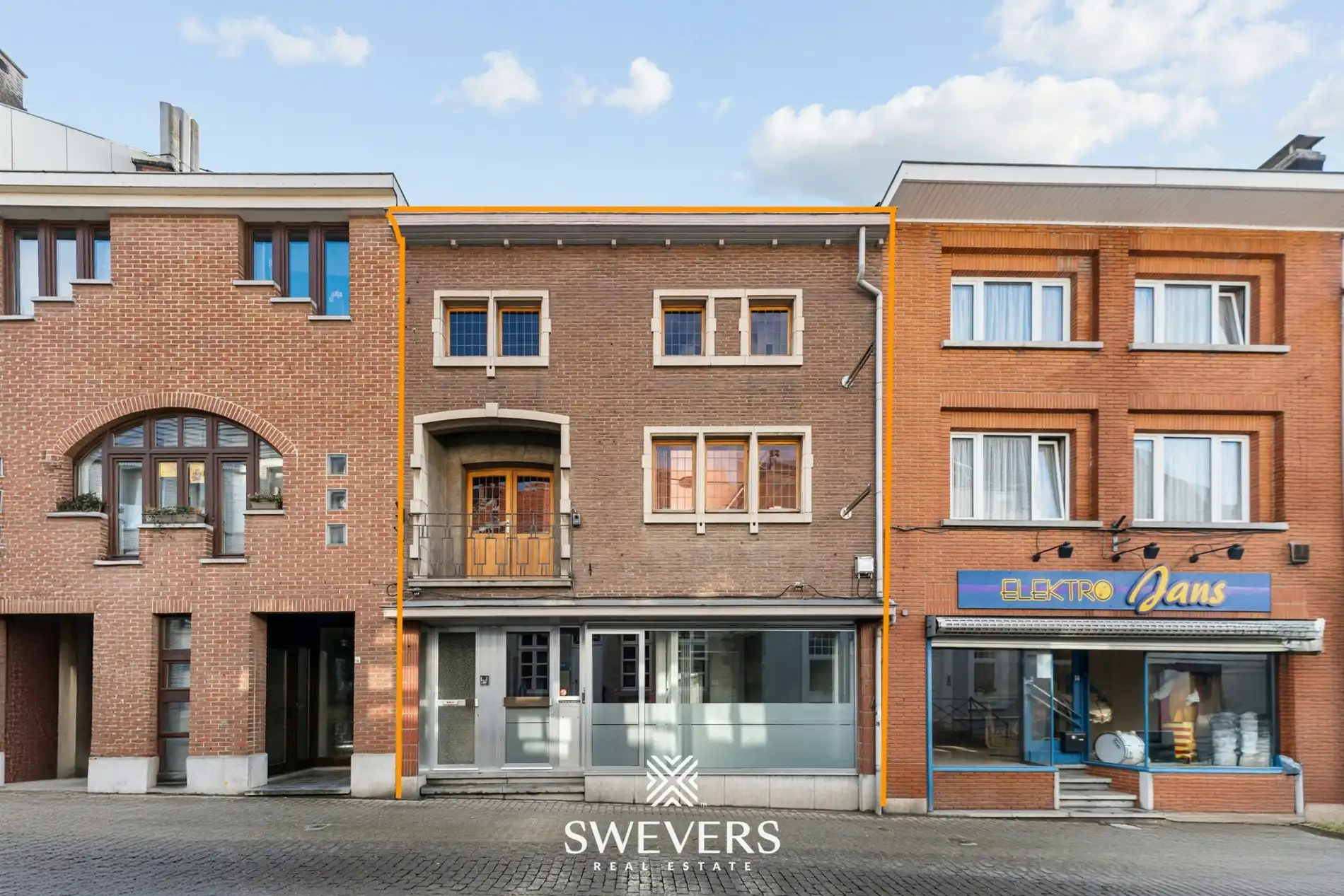 Duplex appartement met handelsruimte foto {{pictureIndex}}