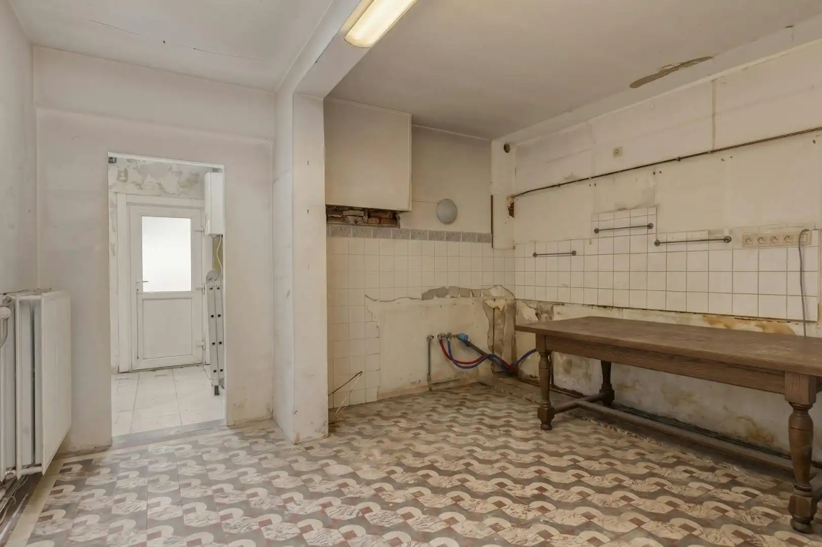 Op te frissen huis met 4 slaapkamers te koop in Borgerhout! foto 8