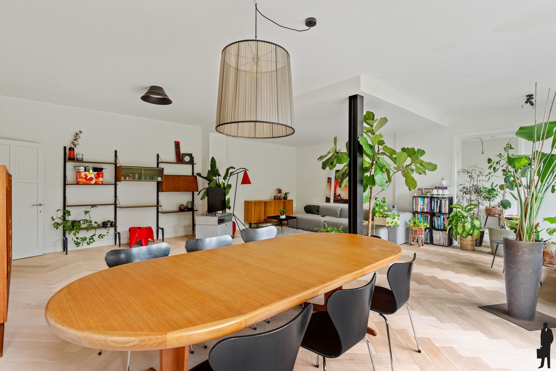 Zeer ruime woning (ca.250m²) met 6 slaapkamers & 2 badkamers foto 5