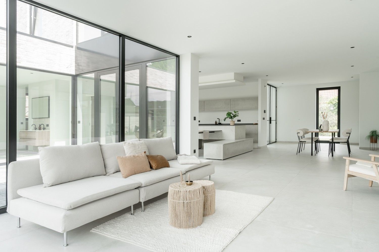 Prachtige luxueuze villa met enorme raampartijen foto 11