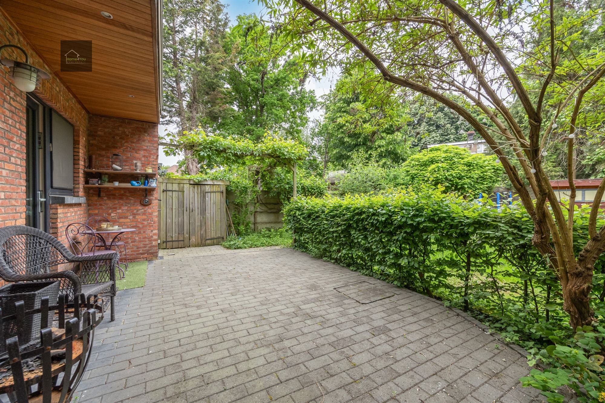 Gelijkvloers appartement met grote tuin en garage foto 10