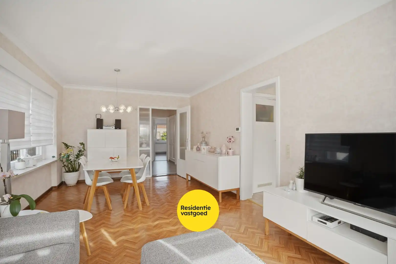 Instapklaar appartement met 2 slpks en garage te Sint-Andries! foto 2