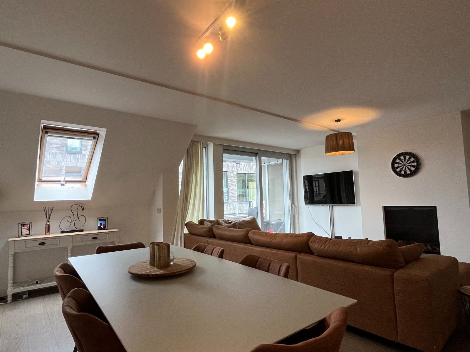 Ruim, zeer centraal  duplexappartement met 3 kamers foto 3